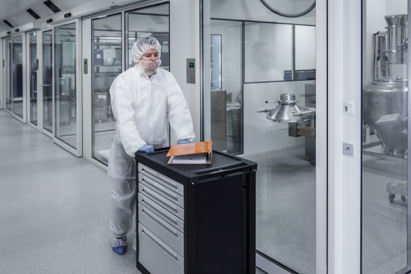 Laboratory staff during flexible installation 